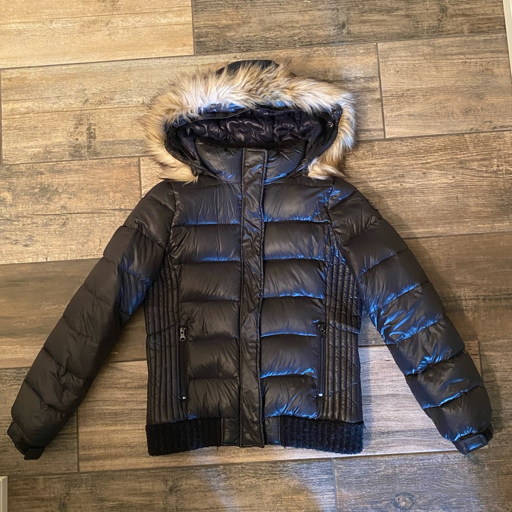 Women’s black down puffer jacket